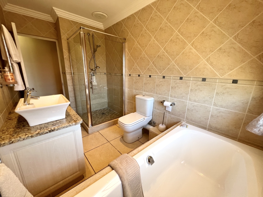 3 Bedroom Property for Sale in Wavecrest Eastern Cape